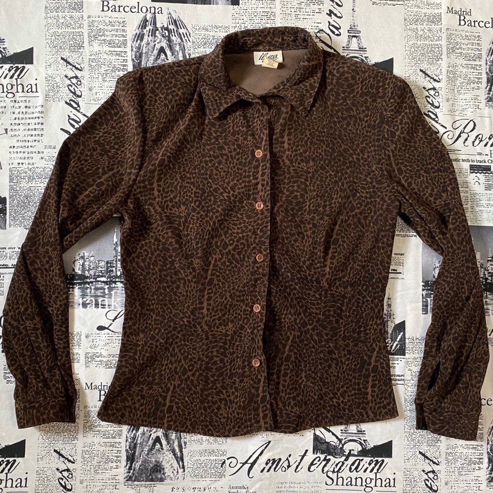 Ilyza New York animal leopard print button up